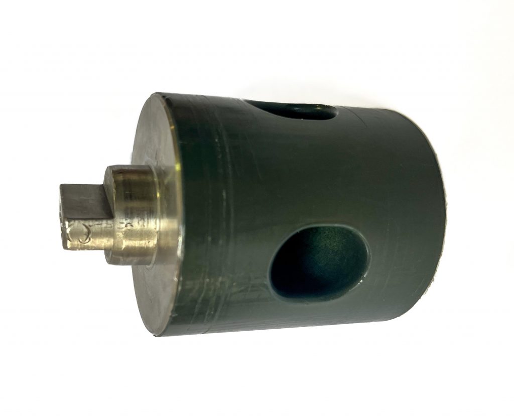 Peça metálica revestida.